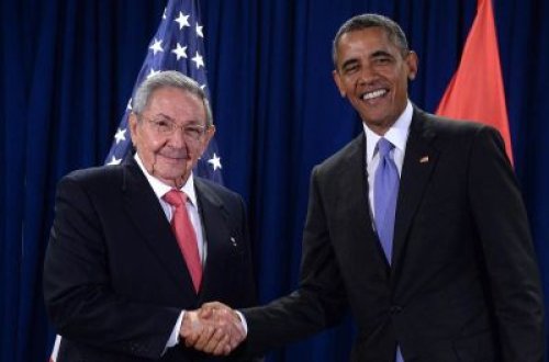 Kastrodan qonağa jest - ABŞ liderinin əlini havaya qaldırdı