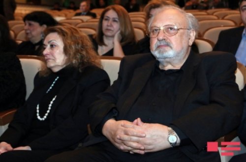 Rüstəm İbrahimbəyov qardaşıyla vida mərasimində