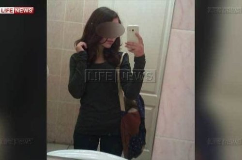 Rusiyada məktəbli qızlar öz rəfiqələrini siqaretə görə döydülər