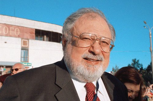 Rüstəm İbrahimbəyov Bakıya gəlir