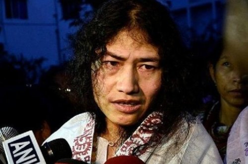 Hindistanlı fəal 16 illik aclıq aksiyasına son qoyur