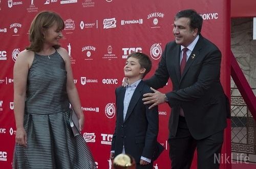 Saakaşvilinin xanımı və oğlu ölümdən döndü