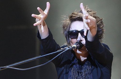 Zemfira söyüşlə Ukrayna bayrağının yığışdırılmasını tələb etdi