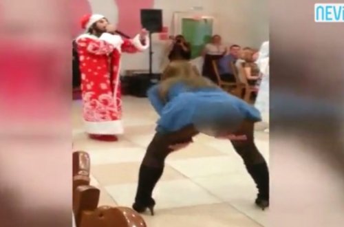 Sərxoş qızın Yeni il şənliyindəki rəqsi internetdə olay oldu