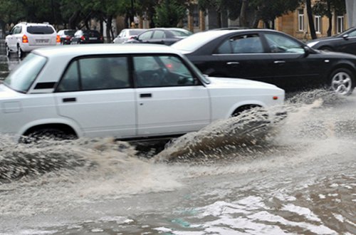 Yağışın yollarda yaratdığı problemlə bağlı