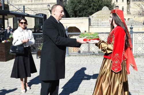 Prezidentlə xanımı bayram şənliyində iştirak edib