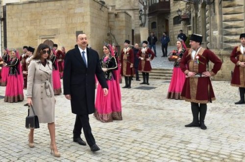 Prezident birinci xanımla Novruz şənliyində