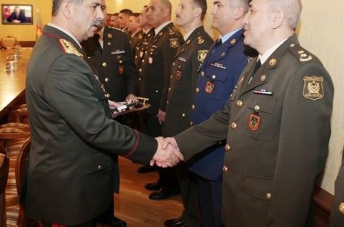 Zakir Həsənov zabitlərə rütbə verdi