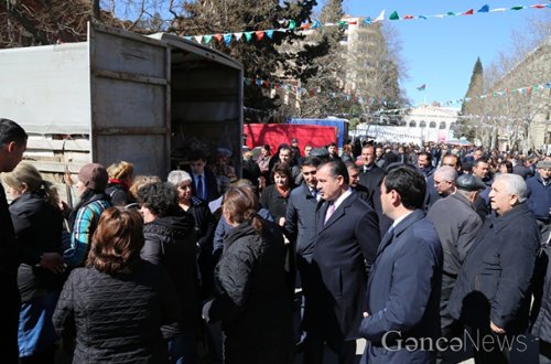 İcra başçısı yarmarkada qiymətlərlə maraqlandı