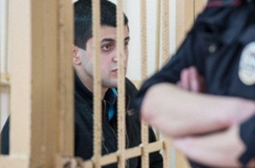 Azərbaycanlı futbolçunu öldürən erməninin məhkəməsində ara qarışdı