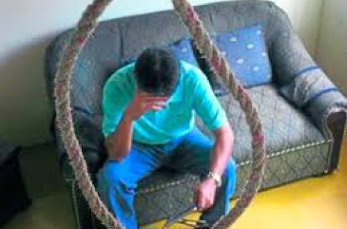 Özünü asdı, amma arvadı