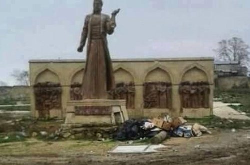 Dərbənddə Nizaminin heykəlini bu hala saldılar