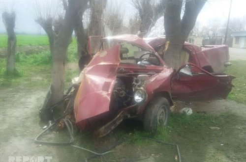 Toydan qayıdan şəxslər qəzaya düşdü: