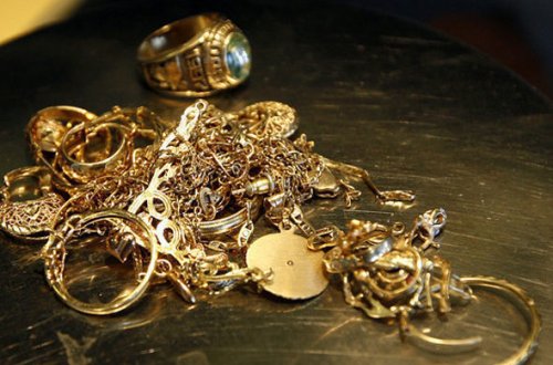 Bakıda evdən 10 minlik qızıl oğurlandı