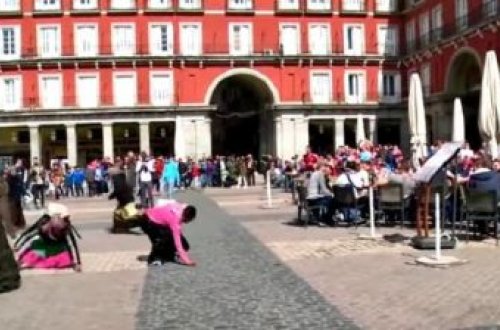 Avropada miqrantları belə alçaldırlar