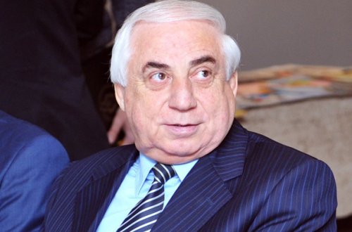 “Təmir olunan yol gözümüzün önündə dağılıb gedir”