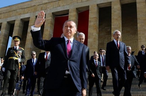 Türkiyə Zəfər Bayramını qeyd edir