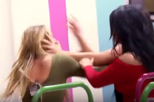 Bakıda kirayədə yaşayan qız oğlan üstündə rəfiqəsini döydü – ŞOK TƏFƏRRÜAT