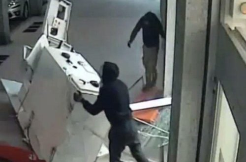 İçərisində 43 min manat olan bankomat oğurlandı