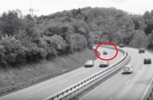 Avtomobil yolda getdiyi yerdə yox oldu