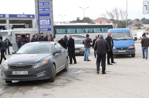 Qanunsuz sürücülər Bakı Avtovağzalının ətrafını zəbt ediblər