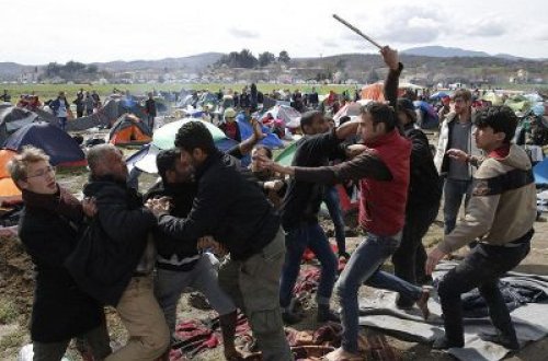 Miqrantlar kütləvi dava saldılar