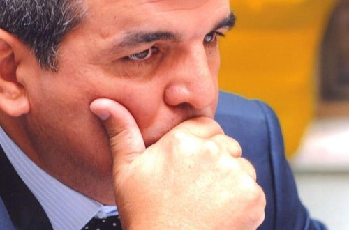 İndi də AXCP-Fazil Mustafa deyişməsi