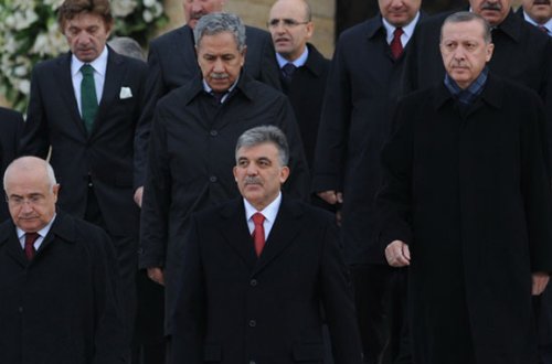 Hakim partiya parçalanır?