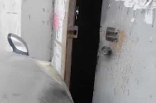 Taksi sakinləri evlərinə girməyə qoymur