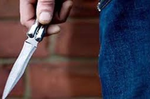 Bakıda ata-bala bıçaqlandı