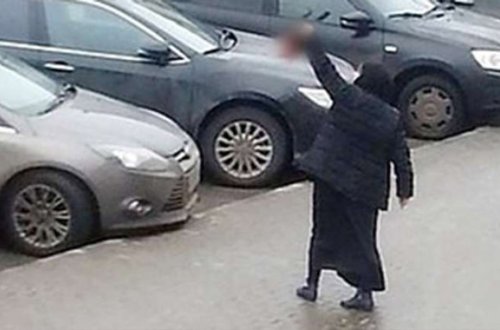 ŞOK: başı kəsilmiş uşağa karikatura çəkdilər