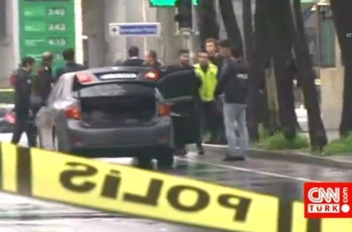 Türkiyədə polis bölməsinə qumbara atdılar