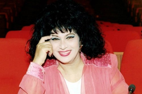 Zeynəb Xanlarova tanınmış musiqiçini ansamblına götürdü