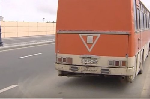 Bu avtobus aylardır yolu zəbt edir