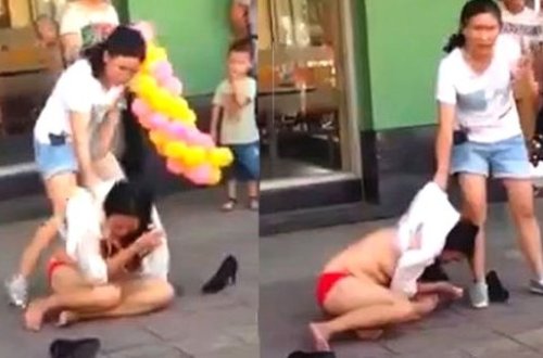 ŞOK: Qadın ərinin məşuqəsini soyundurub...