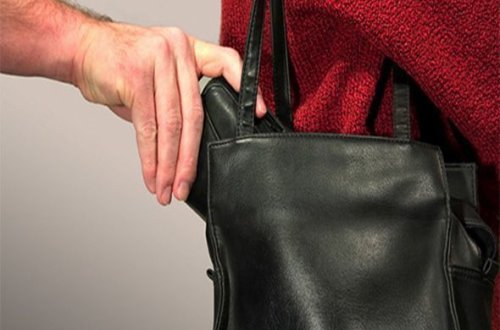 Bakıda qadının çantasından küllü miqdarda pul oğurlanıb