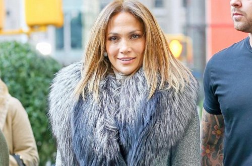 Cennifer Lopezin dəbli küçə geyimi