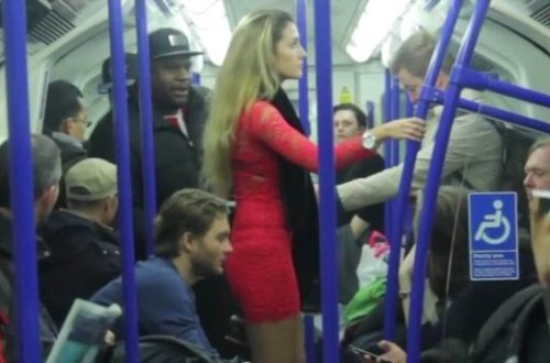 Metroda insanların gözü qarşısında gənc qadına əxlaqsız təklif