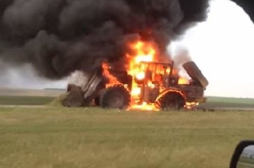 Ağcabədidə “K-700” markalı traktor yanıb