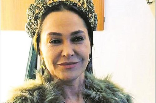 Hülya Avşardan tələb: 