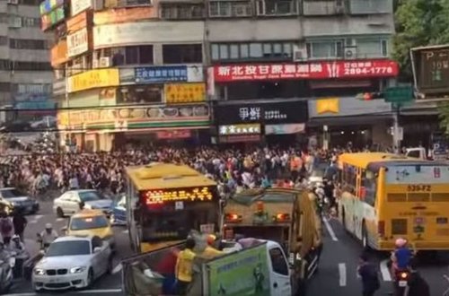 Unikal pokemonu yaxalamaq uğrunda mübarizə davaya çevrildi