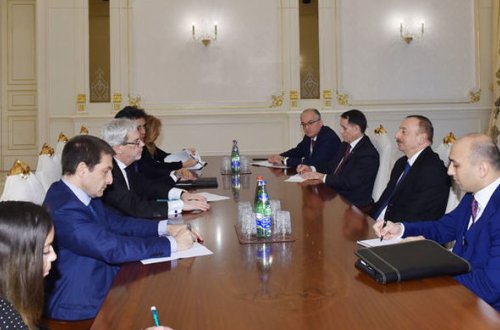 İlham Əliyev italiyalı dövlət katibini qəbul etdi