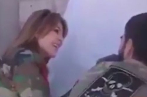 Döyüşçülərdən müsahibə alarkən vuruldu