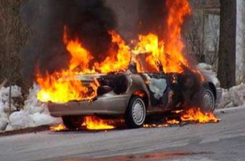 Bakıda “Mercedes” yandı