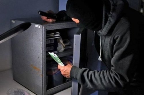 İçərisində 45 min dollar olan seyfi oğurlayan şəxs ələ keçdi