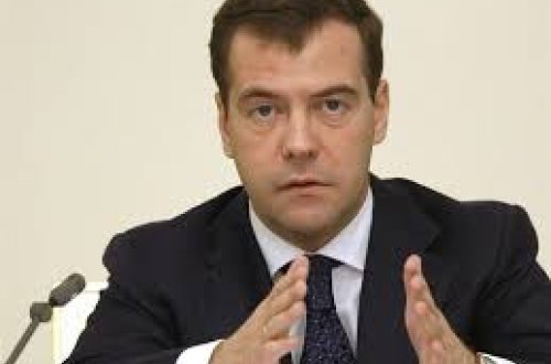Medvedev Rusiyada arağı qadağan etməyəcəyinə söz verdi