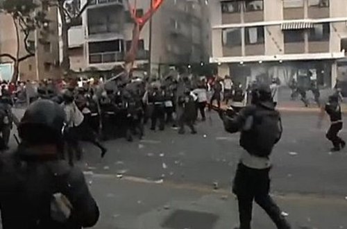 Venesuelanı kütləvi iğtişaşlar bürüyüb