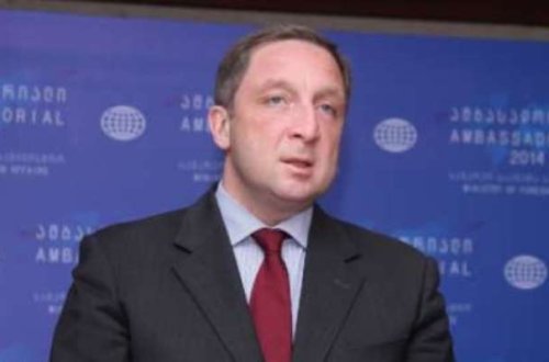 Keçmiş naziri məzarlıqda