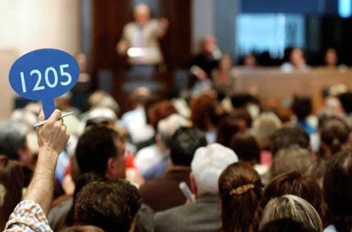 Bakıda hərrac: Qadın şalvarı, gips, çən, transformator satılır