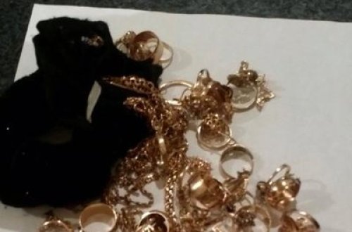 Saçında 44 üzük, 13 cüt sırğa, 3 klon keçirmək istədi